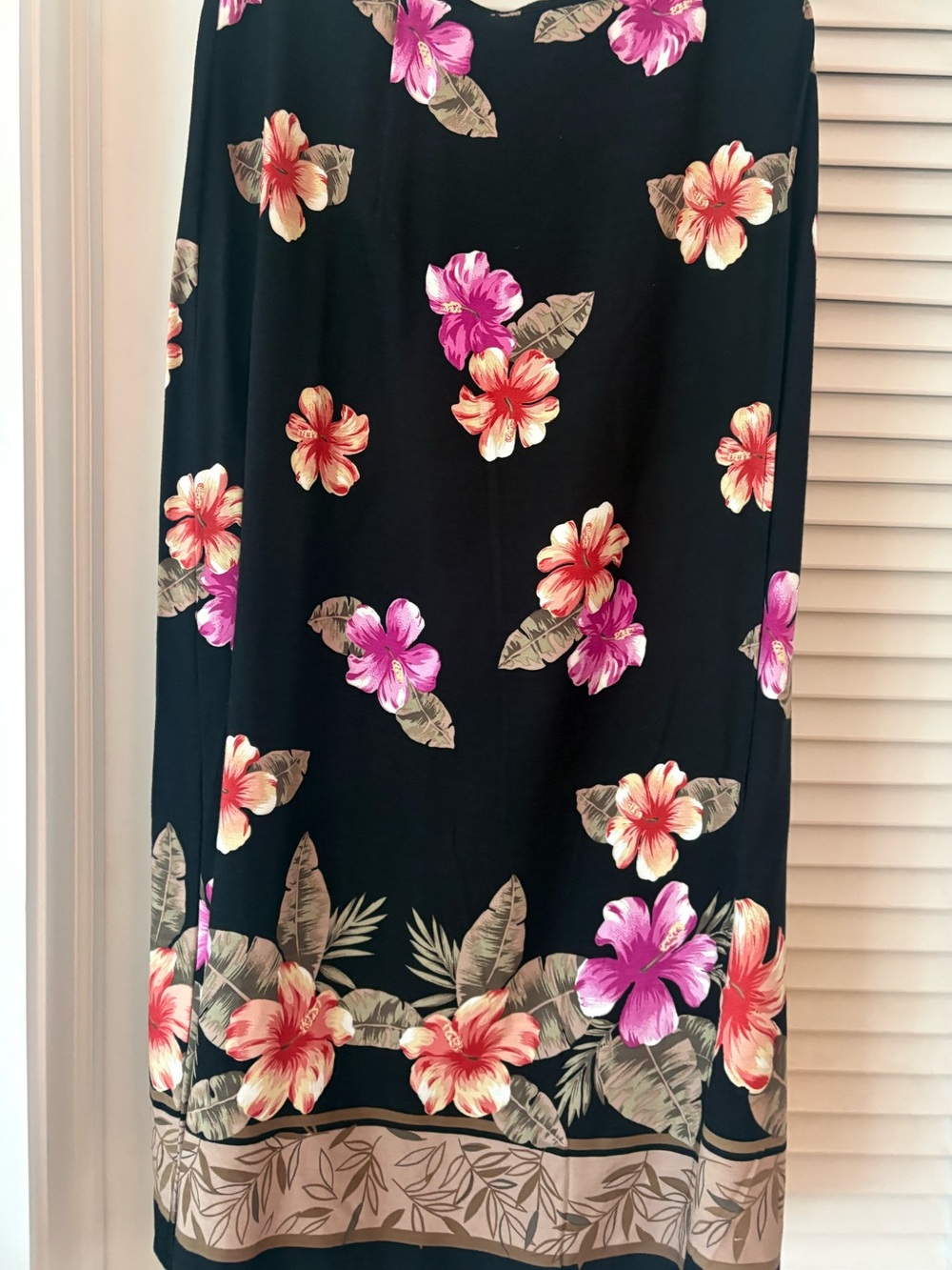Notations Paradise Island Long Wrap-Style Skirt Black/Pink Size PL